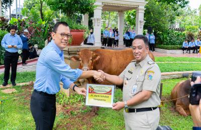 Bank Sahabat Sampoerna Berbagi di Hari Raya Iduladha.